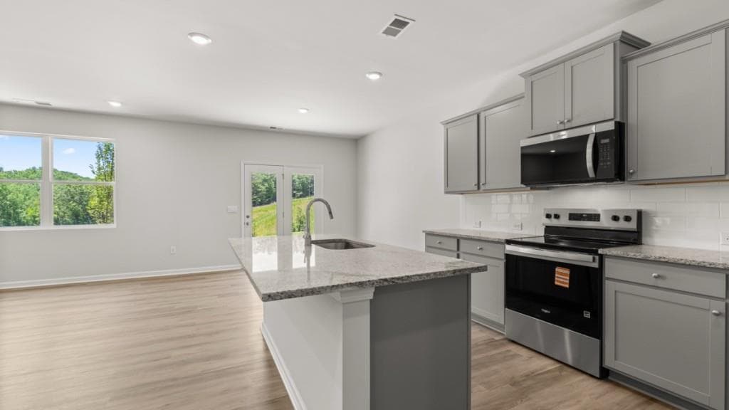 3 bedroom, 3 bathroom, 2,105 sq ft townhouse for sale at 1805 Meadow Green Circle, Gainesville, GA 30501 — photo 7