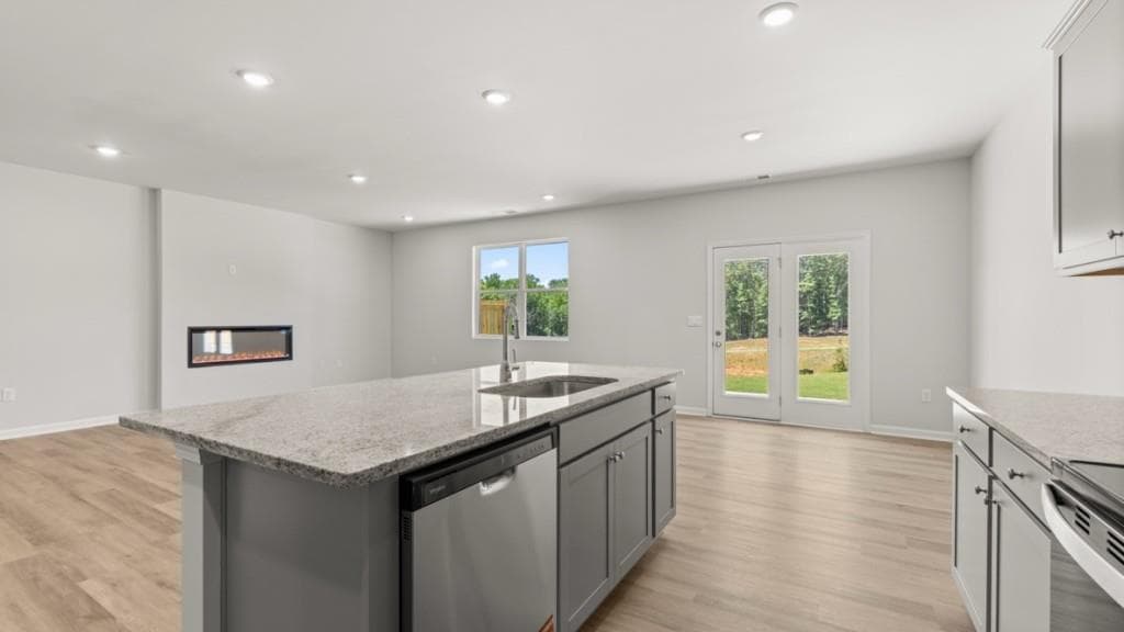 3 bedroom, 3 bathroom, 2,105 sq ft townhouse for sale at 1805 Meadow Green Circle, Gainesville, GA 30501 — photo 8