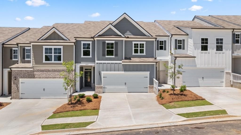 3 bedroom, 3 bathroom, 2,195 sq ft townhouse for sale at 1809 Meadow Green Circle, Gainesville, GA 30501
