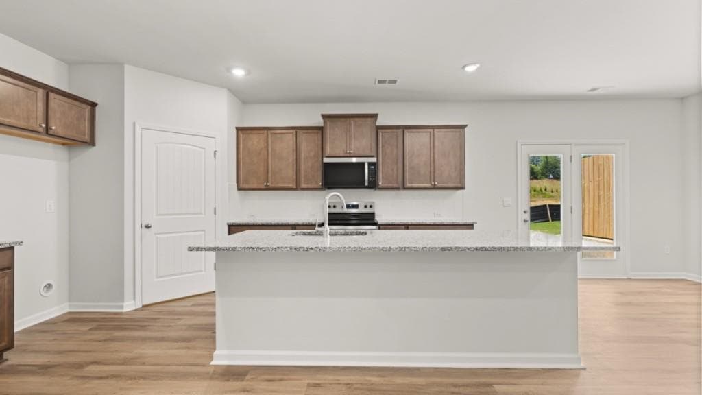3 bedroom, 3 bathroom, 2,195 sq ft townhouse for sale at 1809 Meadow Green Circle, Gainesville, GA 30501 — photo 7