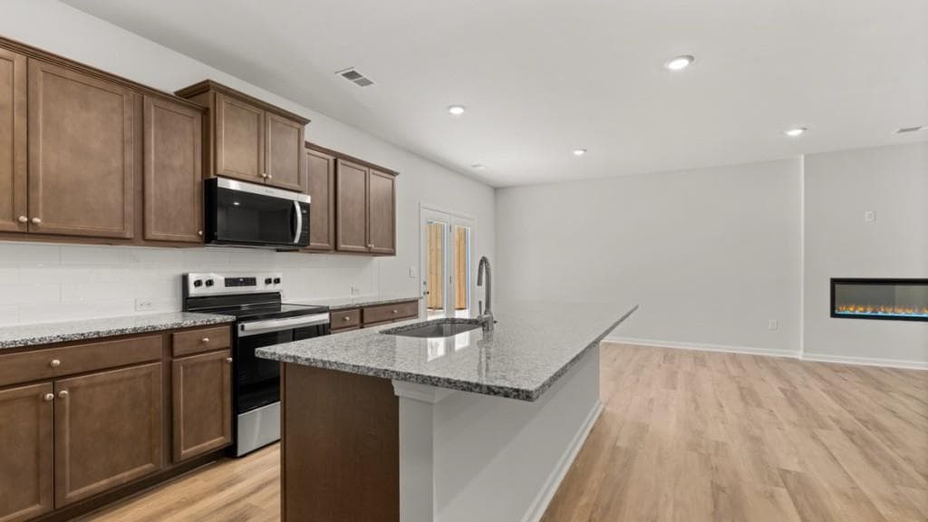 3 bedroom, 3 bathroom, 2,195 sq ft townhouse for sale at 1809 Meadow Green Circle, Gainesville, GA 30501 — photo 8