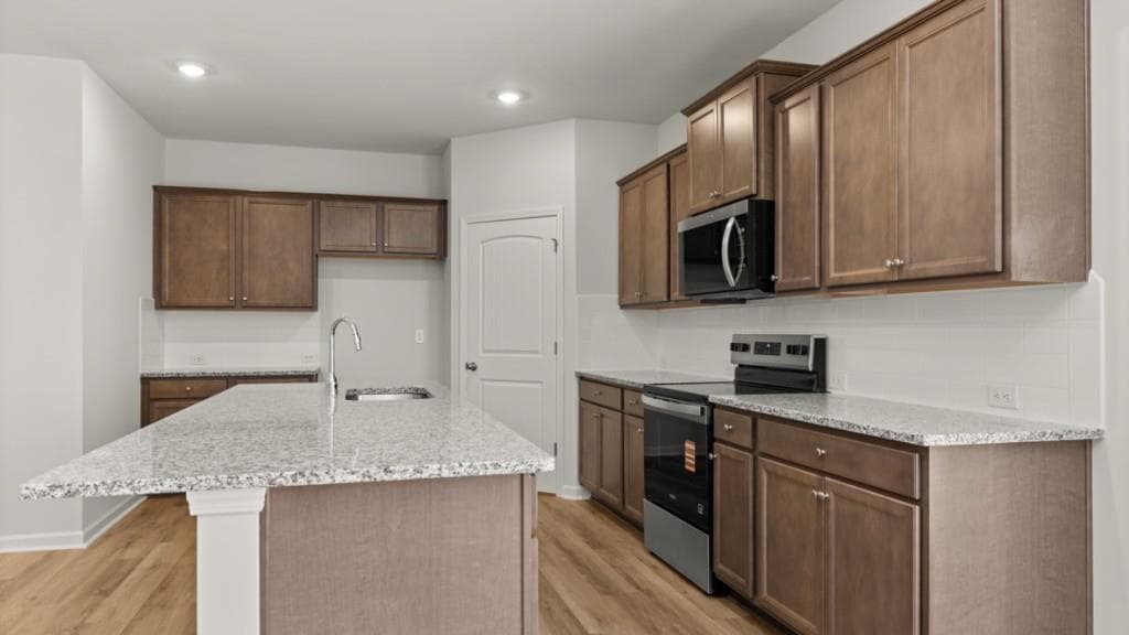 3 bedroom, 3 bathroom, 2,195 sq ft townhouse for sale at 1809 Meadow Green Circle, Gainesville, GA 30501 — photo 9