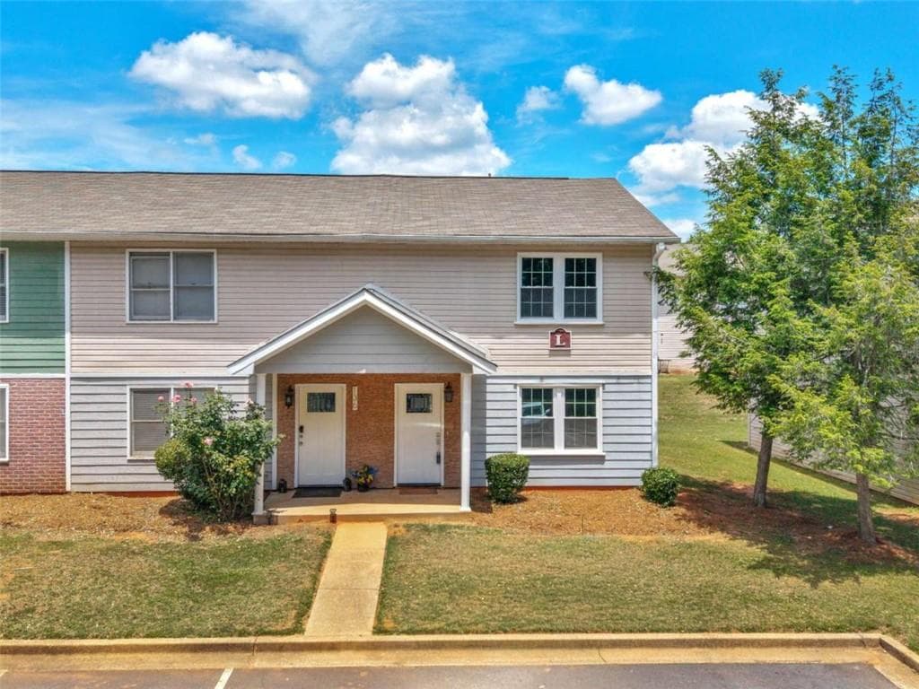 2 bedroom, 3 bathroom, 1,216 sq ft townhouse for sale at 138 Hudson Bridge Court, Stockbridge, GA 30281
