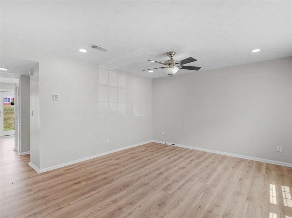 2 bedroom, 3 bathroom, 1,216 sq ft townhouse for sale at 138 Hudson Bridge Court, Stockbridge, GA 30281 — photo 2