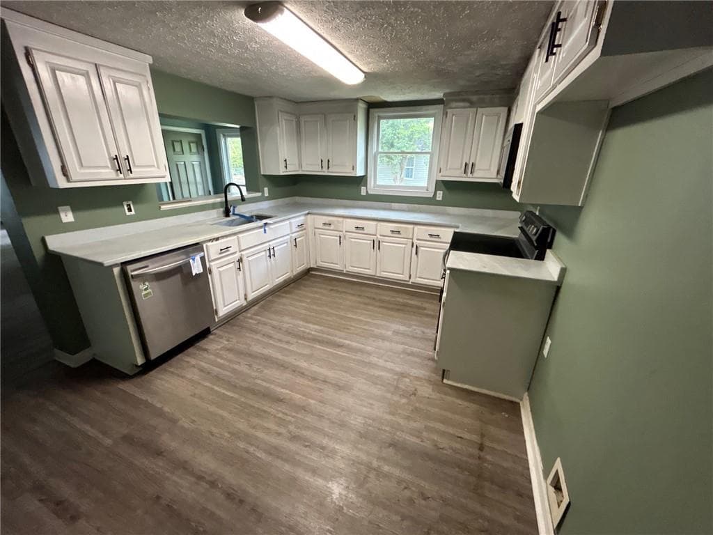 4 bedroom, 3 bathroom, 2,496 sq ft single family residence for sale at 235 Peachtree Street, Cedartown, GA 30125 — photo 2