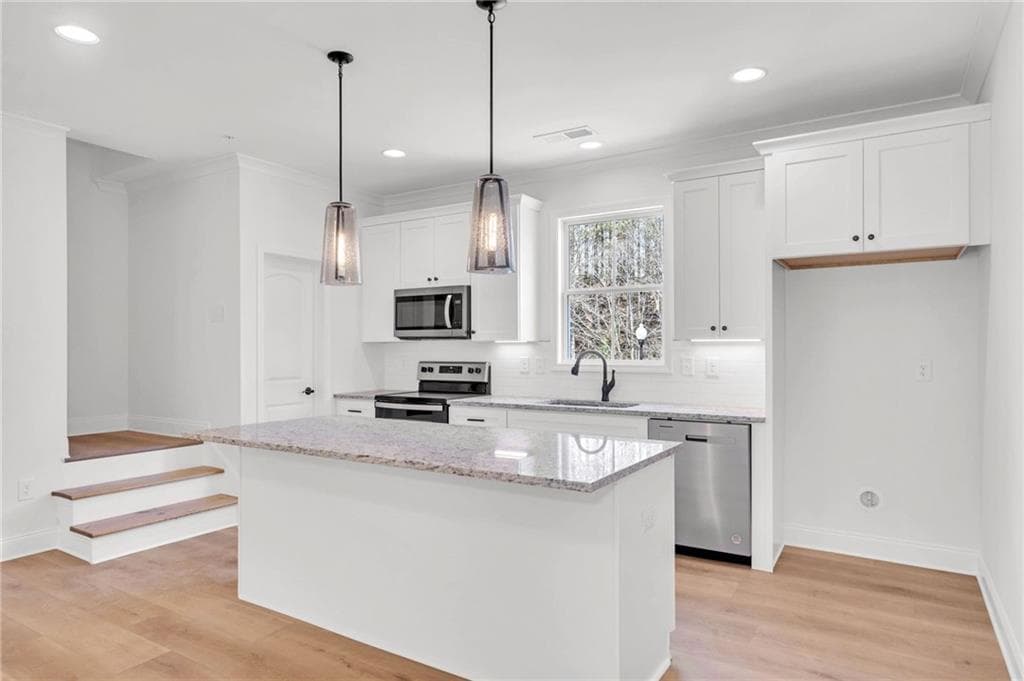 3 bedroom, 3 bathroom, 1,659 sq ft townhouse for rent at 203 Riverstone Commons Circle, Canton, GA 30114 for $2,000 a month — photo 3