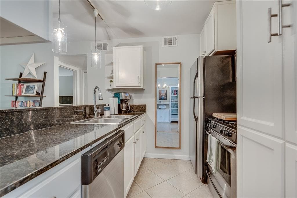 1 bedroom, 1 bathroom, 720 sq ft condominium for sale at 1445 Monroe Drive E16, Atlanta, GA 30324 — photo 9