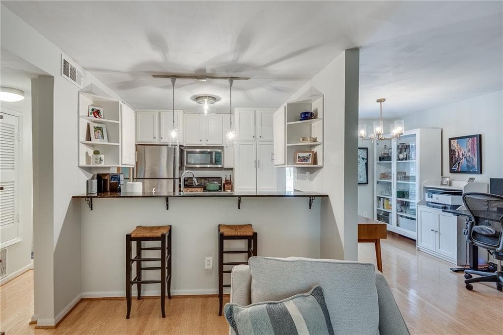 1 bedroom, 1 bathroom, 720 sq ft condominium for sale at 1445 Monroe Drive E16, Atlanta, GA 30324 — photo 6