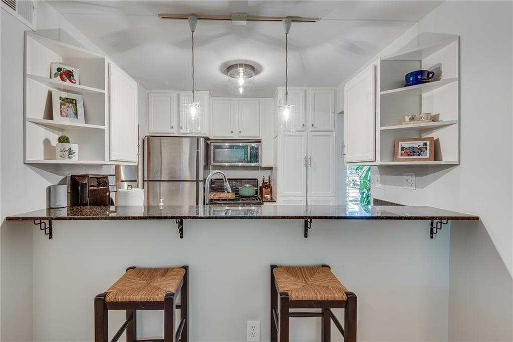 1 bedroom, 1 bathroom, 720 sq ft condominium for sale at 1445 Monroe Drive E16, Atlanta, GA 30324 — photo 8