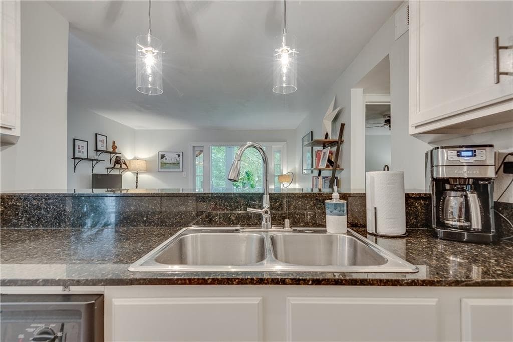 1 bedroom, 1 bathroom, 720 sq ft condominium for sale at 1445 Monroe Drive E16, Atlanta, GA 30324 — photo 7