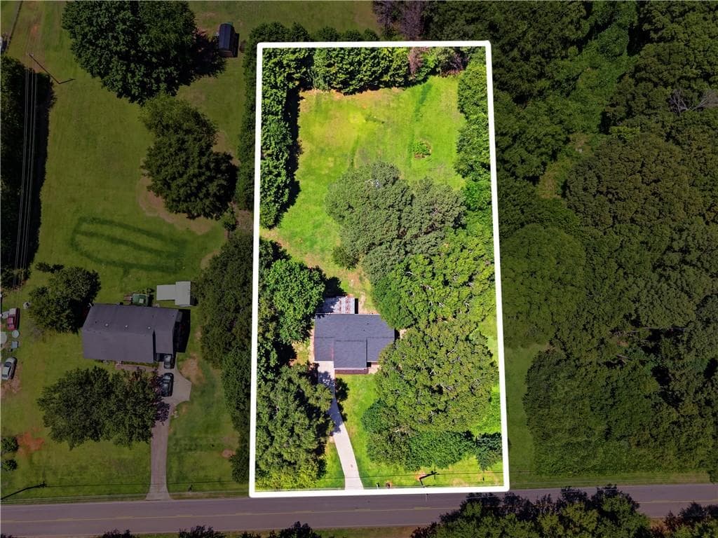 3 bedroom, 2 bathroom, 1,240 sq ft single family residence under contract at 700 John Deere Road, Monroe, GA 30656 — photo 7