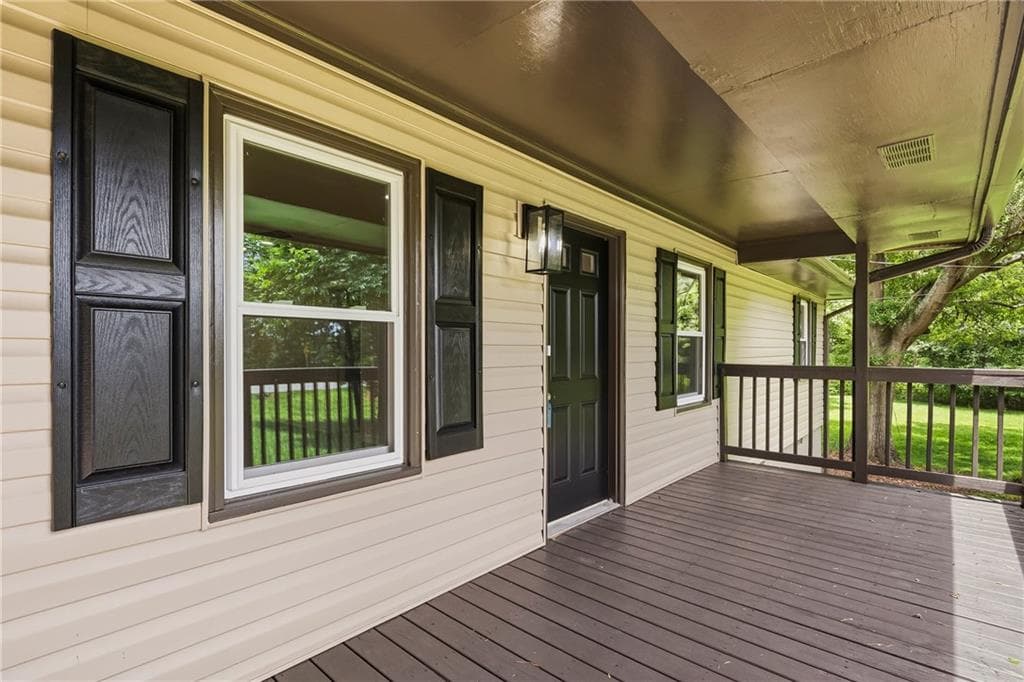 3 bedroom, 2 bathroom, 1,240 sq ft single family residence under contract at 700 John Deere Road, Monroe, GA 30656 — photo 9