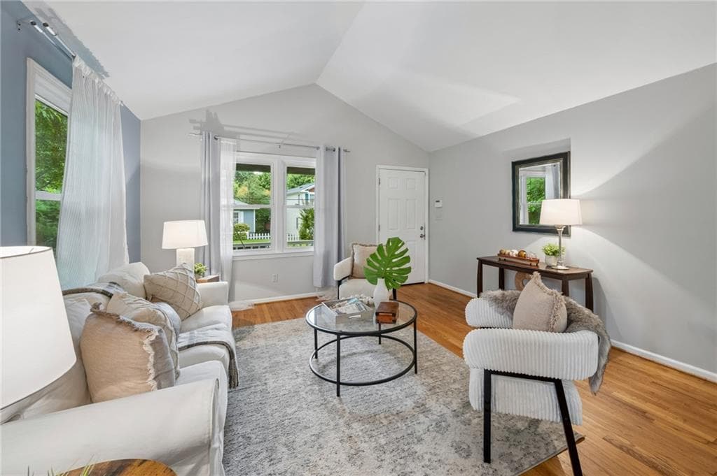 2 bedroom, 2 bathroom, 1,072 sq ft single family residence for sale at 2580 Forrest Avenue, Atlanta, GA 30318 — photo 5