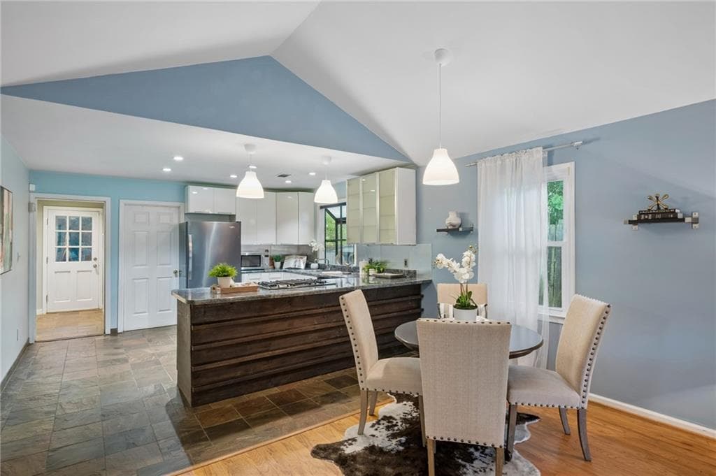 2 bedroom, 2 bathroom, 1,072 sq ft single family residence for sale at 2580 Forrest Avenue, Atlanta, GA 30318 — photo 6