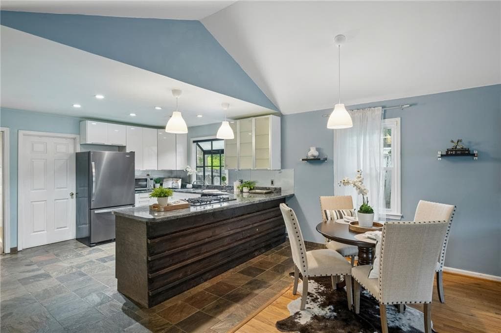 2 bedroom, 2 bathroom, 1,072 sq ft single family residence for sale at 2580 Forrest Avenue, Atlanta, GA 30318 — photo 7