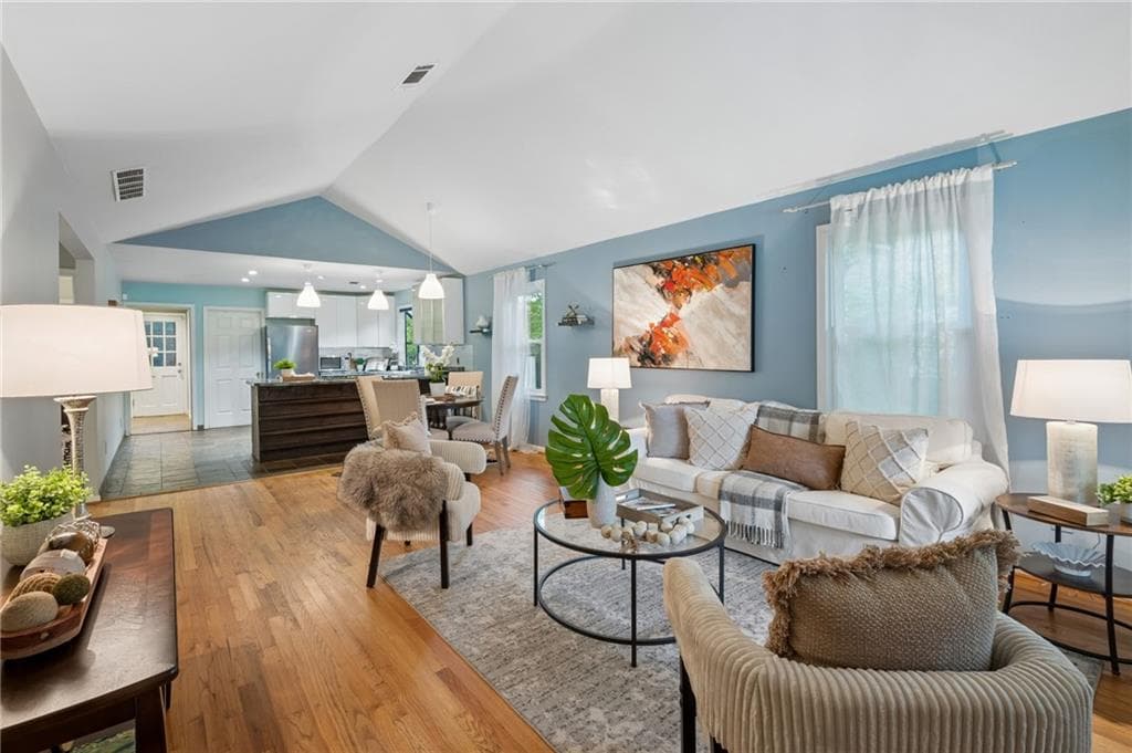 2 bedroom, 2 bathroom, 1,072 sq ft single family residence for sale at 2580 Forrest Avenue, Atlanta, GA 30318 — photo 9