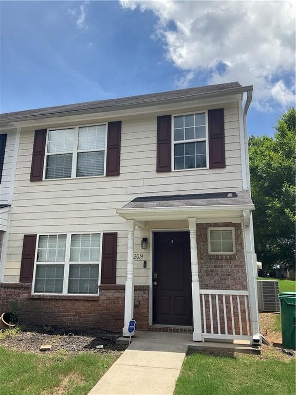3 bedroom, 3 bathroom, 1,280 sq ft townhouse for sale at 2014 Shawn Wayne Circle, Atlanta, GA 30316 — photo 1 of 19