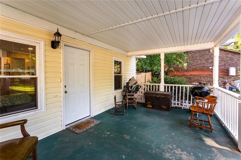 3 bedroom, 2 bathroom, 1,100 sq ft single family residence for sale at 521 Green Street, Monroe, GA 30655 — photo 5