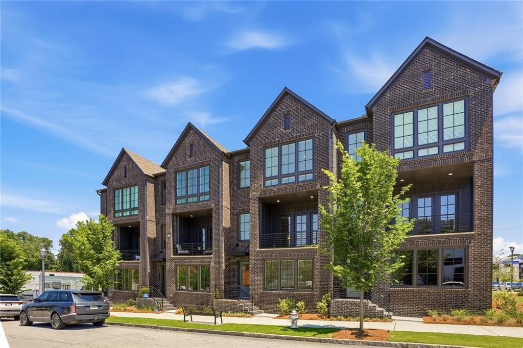 4 bedroom, 4 bathroom, 2,000 sq ft townhouse for rent at 2597 Mackintosh, Brookhaven, GA 30319 for $4,795 a month — photo 2
