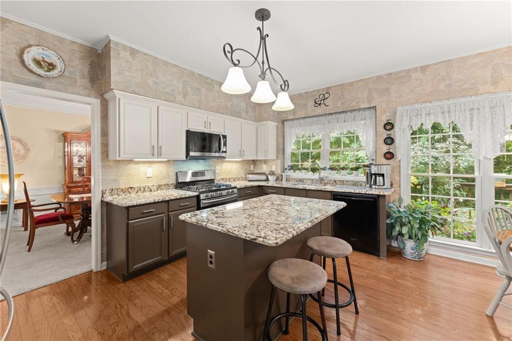 4 bedroom, 3 bathroom, 2,867 sq ft single family residence for sale at 7730 Wickley Drive, Cumming, GA 30041 — photo 9