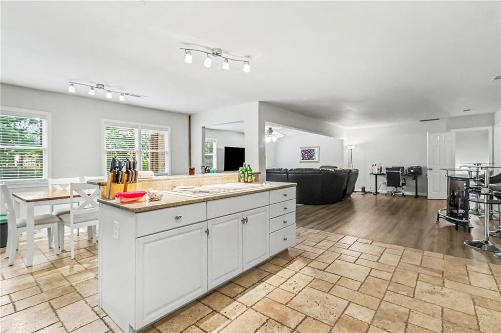4 bedroom, 3 bathroom, 2,756 sq ft single family residence for sale at 329 Plantation Circle, Fayetteville, GA 30214 — photo 8