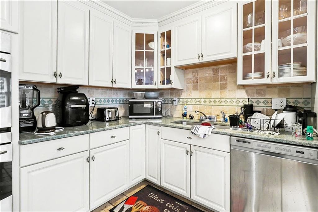 4 bedroom, 3 bathroom, 2,756 sq ft single family residence for sale at 329 Plantation Circle, Fayetteville, GA 30214 — photo 9