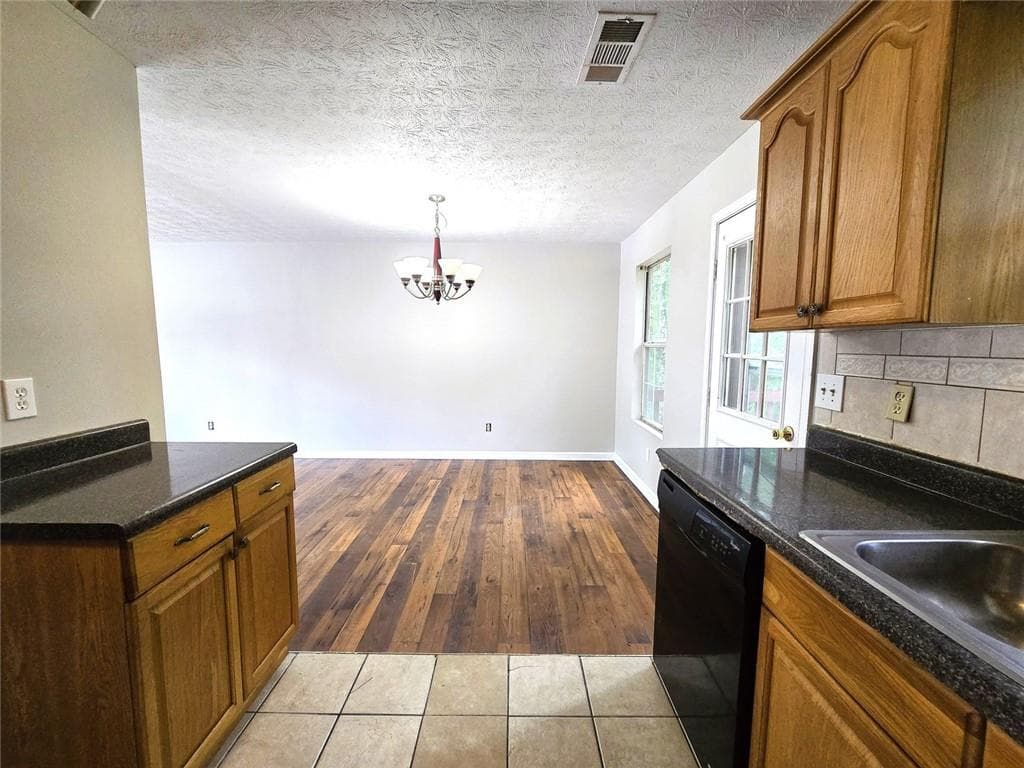 3 bedroom, 2 bathroom, 1,880 sq ft single family residence for sale at 3163 Aberdeen Way, Lithonia, GA 30038 — photo 4