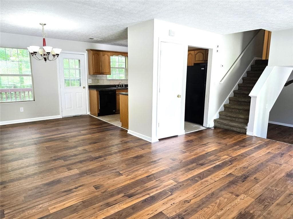 3 bedroom, 2 bathroom, 1,880 sq ft single family residence for sale at 3163 Aberdeen Way, Lithonia, GA 30038 — photo 5