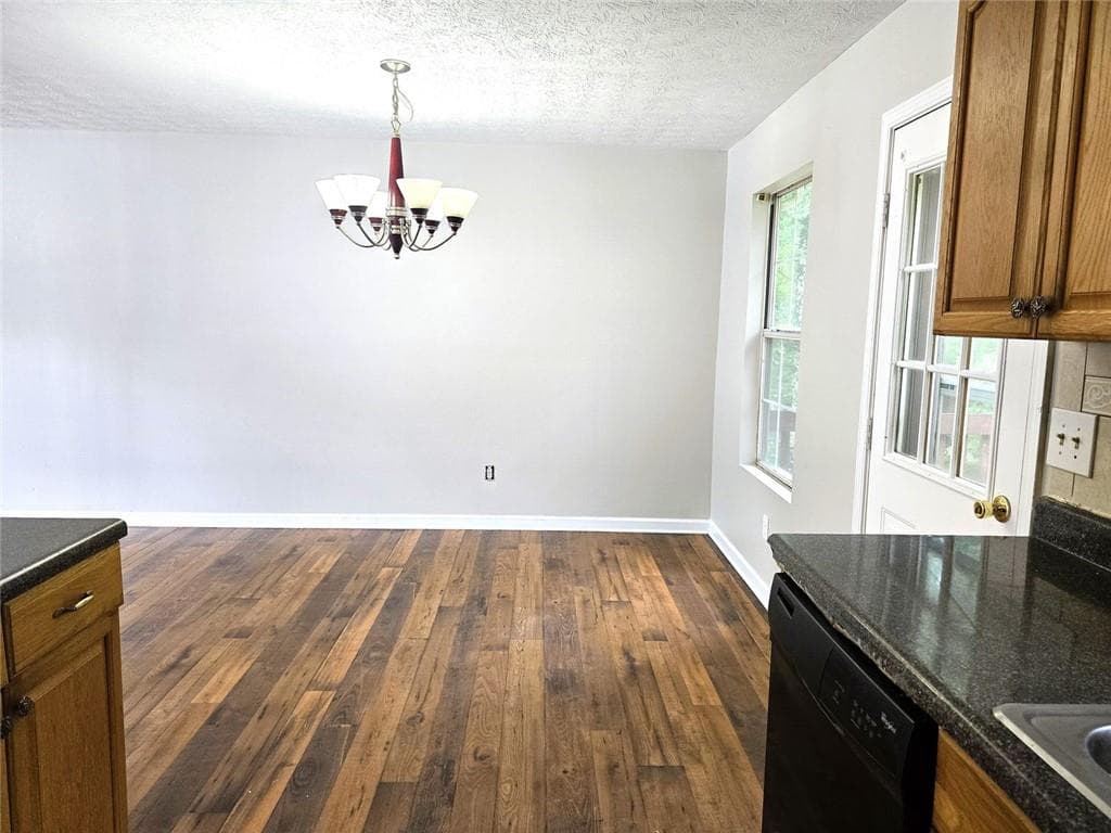3 bedroom, 2 bathroom, 1,880 sq ft single family residence for sale at 3163 Aberdeen Way, Lithonia, GA 30038 — photo 7
