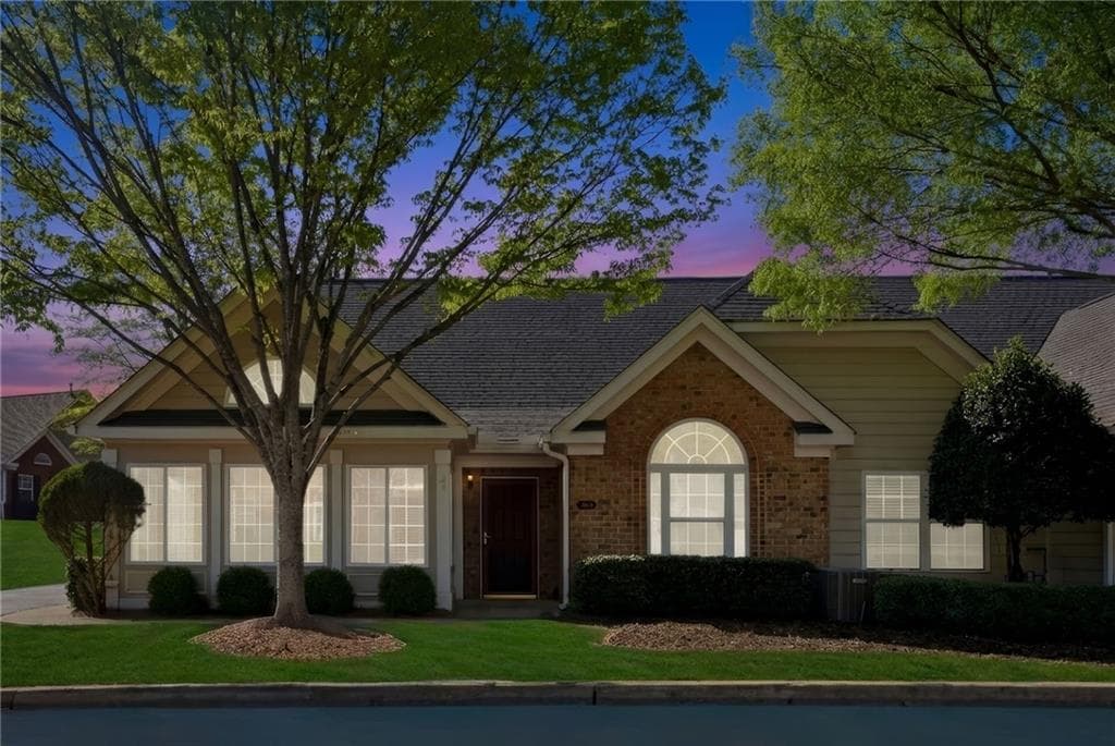 3 bedroom, 2 bathroom, 1,700 sq ft condominium for sale at 2994 Oakside Circle, Alpharetta, GA 30004 — photo 2