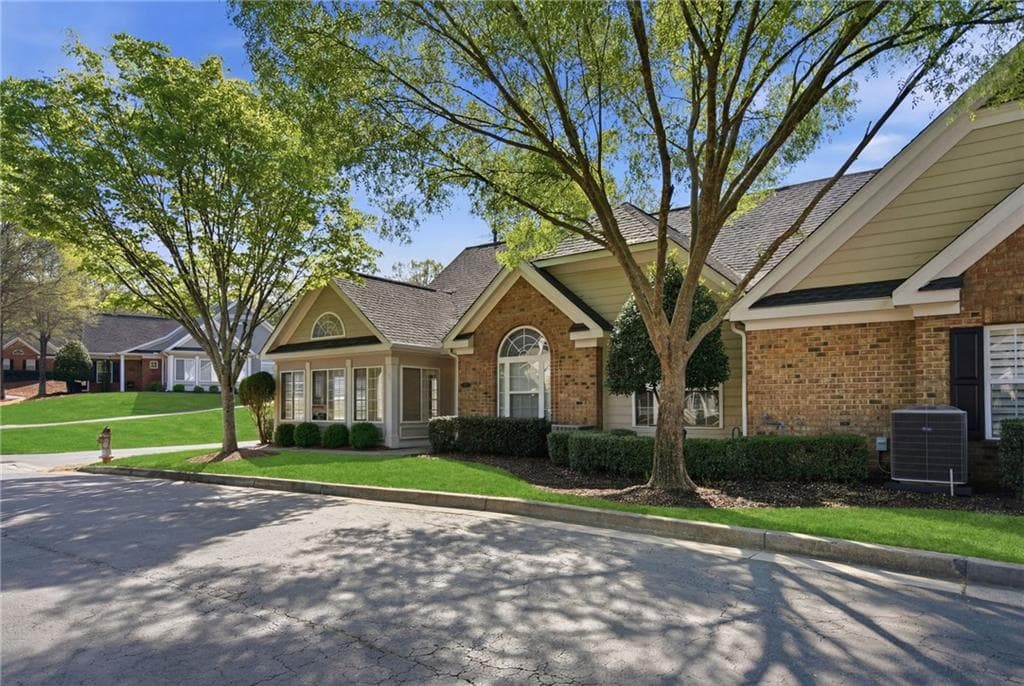 3 bedroom, 2 bathroom, 1,700 sq ft condominium for sale at 2994 Oakside Circle, Alpharetta, GA 30004 — photo 6