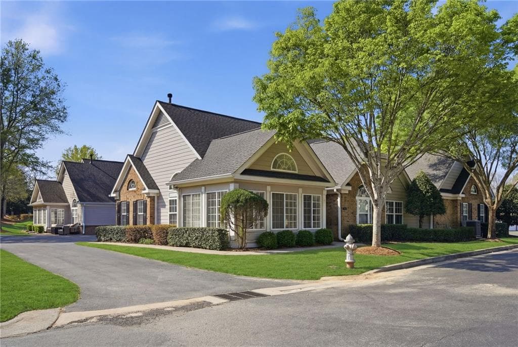 3 bedroom, 2 bathroom, 1,700 sq ft condominium for sale at 2994 Oakside Circle, Alpharetta, GA 30004 — photo 7