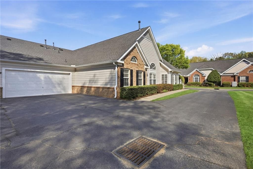 3 bedroom, 2 bathroom, 1,700 sq ft condominium for sale at 2994 Oakside Circle, Alpharetta, GA 30004 — photo 8