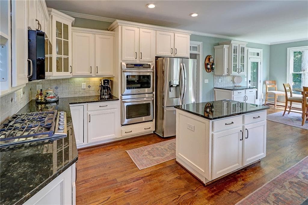6 bedroom, 6 bathroom, 4,806 sq ft single family residence under contract at 5160 Millwood Drive, Canton, GA 30114 — photo 4