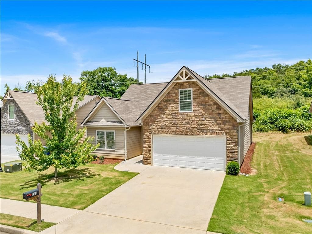 4 bedroom, 3 bathroom, 2,189 sq ft single family residence for sale at 123 w lexington Ave, Griffin, GA 30223