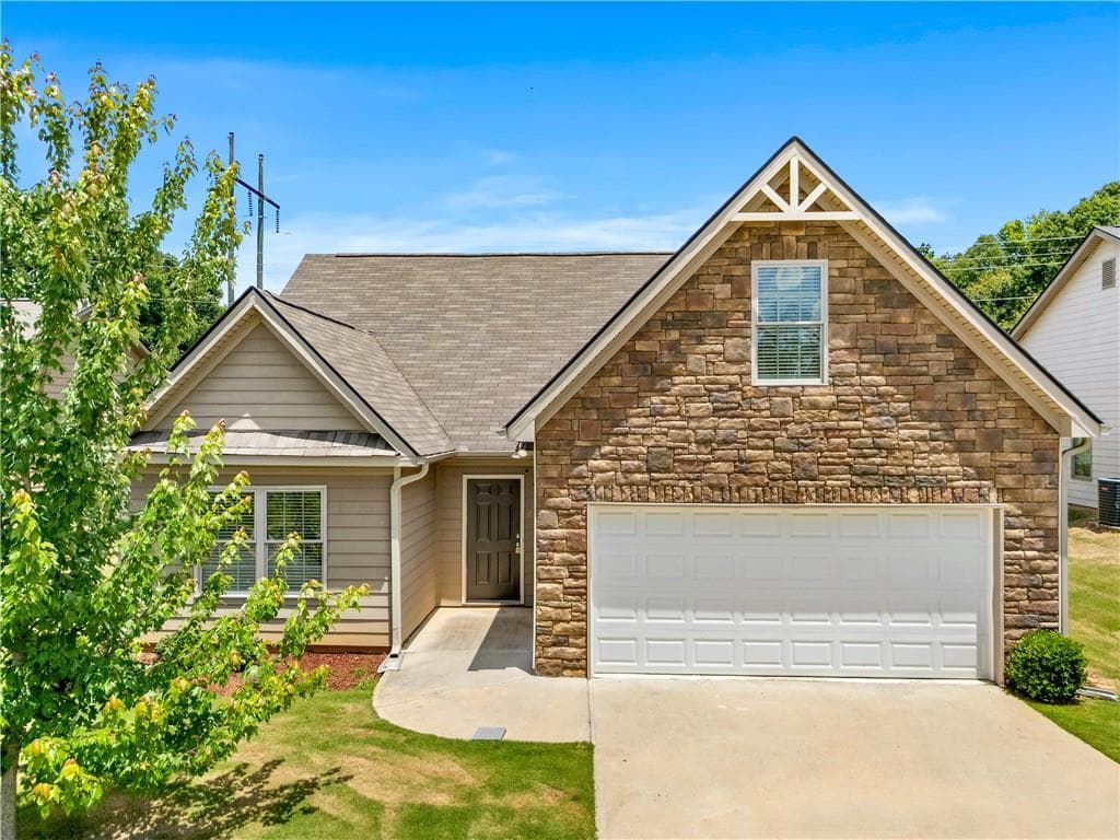 4 bedroom, 3 bathroom, 2,189 sq ft single family residence for sale at 123 w lexington Ave, Griffin, GA 30223 — photo 2