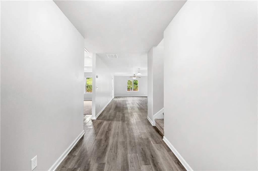 4 bedroom, 3 bathroom, 2,189 sq ft single family residence for sale at 123 w lexington Ave, Griffin, GA 30223 — photo 3