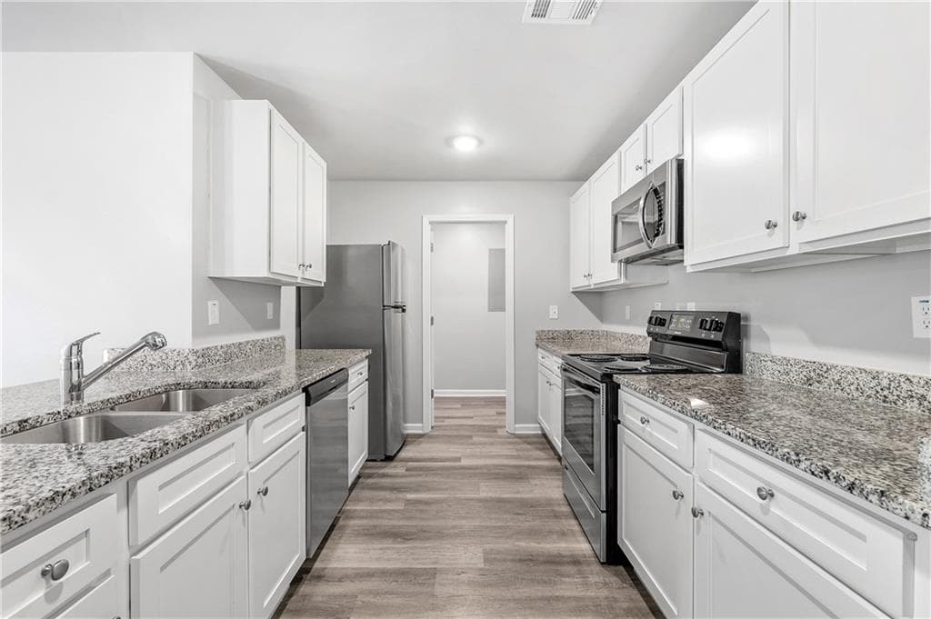 4 bedroom, 3 bathroom, 2,189 sq ft single family residence for sale at 123 w lexington Ave, Griffin, GA 30223 — photo 6