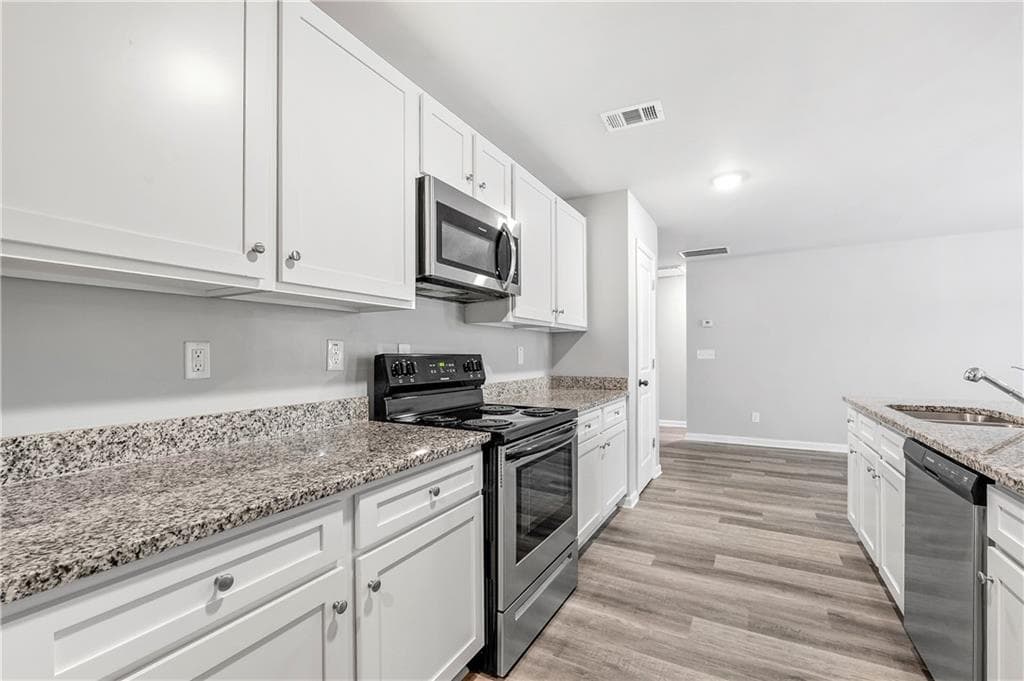 4 bedroom, 3 bathroom, 2,189 sq ft single family residence for sale at 123 w lexington Ave, Griffin, GA 30223 — photo 7