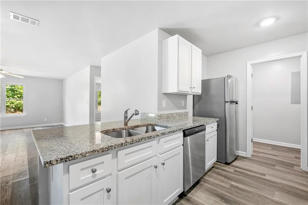 4 bedroom, 3 bathroom, 2,189 sq ft single family residence for sale at 123 w lexington Ave, Griffin, GA 30223 — photo 9