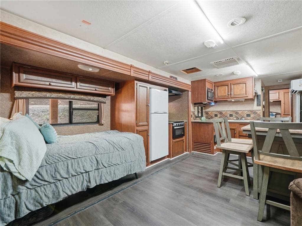 3 bedroom, 2 bathroom, 555 sq ft single family residence for sale at 104 13th Street, Ellijay, GA 30540 — photo 5