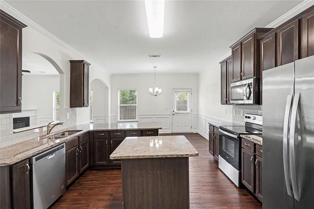 4 bedroom, 3 bathroom, 2,174 sq ft single family residence under contract at 216 Leland Lane, Mcdonough, GA 30253 — photo 7