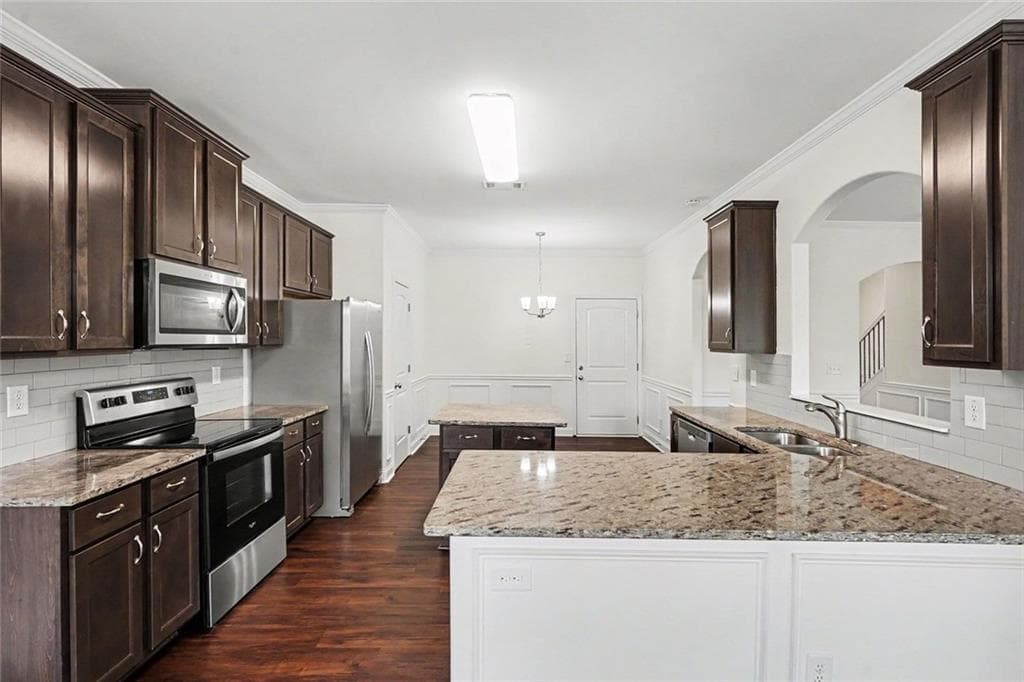 4 bedroom, 3 bathroom, 2,174 sq ft single family residence under contract at 216 Leland Lane, Mcdonough, GA 30253 — photo 8