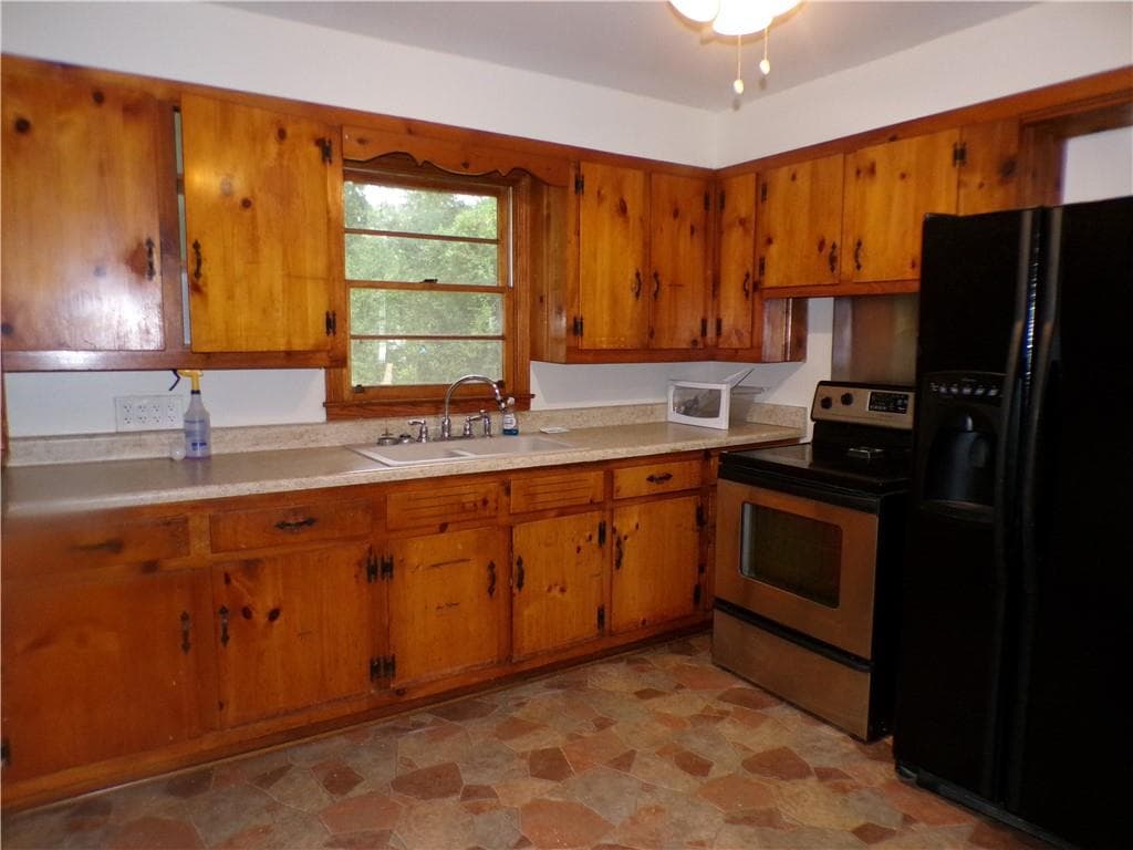 3 bedroom, 1 bathroom, 988 sq ft single family residence under contract at 1021 Jones Mill Road, Cartersville, GA 30120 — photo 5