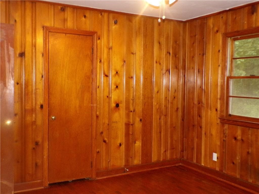 3 bedroom, 1 bathroom, 988 sq ft single family residence under contract at 1021 Jones Mill Road, Cartersville, GA 30120 — photo 7
