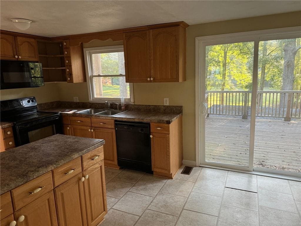 2 bedroom, 2 bathroom, 900 sq ft single family residence for sale at 14450 Cogburn Road, Milton, GA 30004 — photo 7