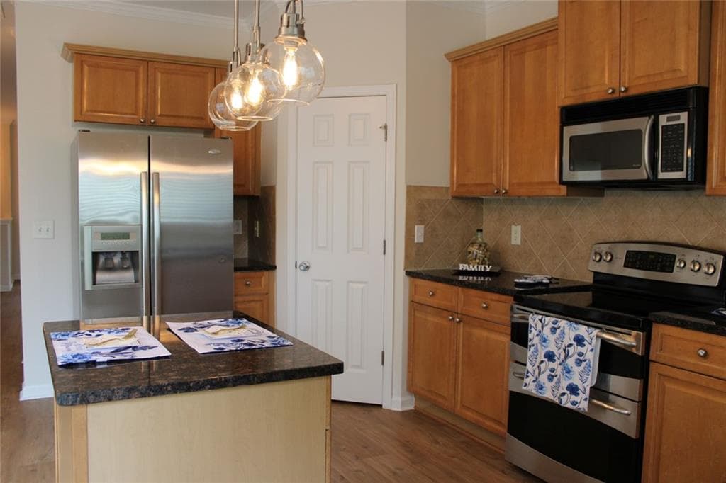 3 bedroom, 4 bathroom, 1,646 sq ft townhouse for sale at 2059 Liberty Court, Atlanta, GA 30318 — photo 6