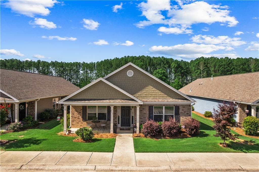 3 bedroom, 2 bathroom, 1,812 sq ft single family residence sold at 913 Widener Memorial Boulevard, Winder, GA 30680