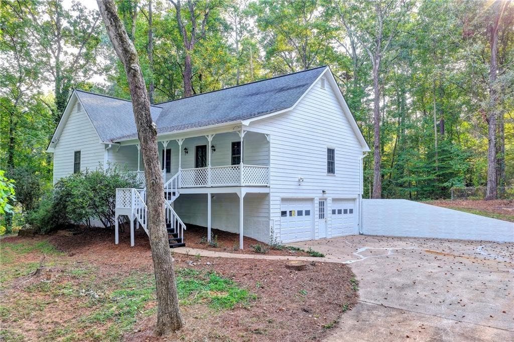3 bedroom, 2 bathroom, 1,560 sq ft single family residence for sale at 214 Valley Brook Drive, Woodstock, GA 30188 — photo 2