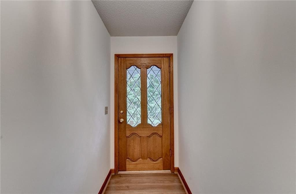3 bedroom, 2 bathroom, 1,560 sq ft single family residence for sale at 214 Valley Brook Drive, Woodstock, GA 30188 — photo 6